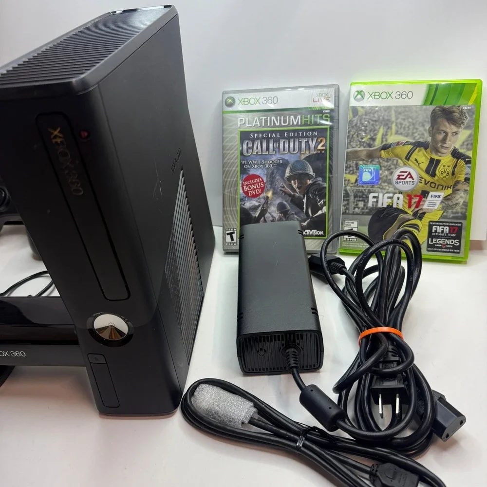 Microsoft Xbox 360 S Console Bundle 2 Controllers Kinect Call of Duty FIFA 17
